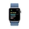 Фото — Apple Watch SE (2-е поколение 2023), 44 мм, алюминий серебристого цвета, тканевый ремешок синий